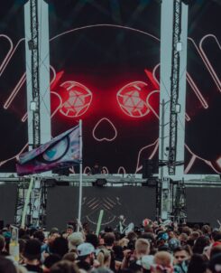 PEEKABOO performing at sunset music festival